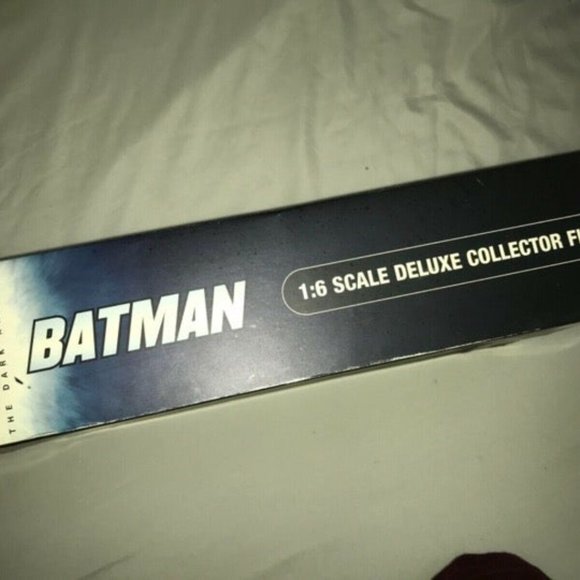 Batman 1/6 Scale Deluxe Collector Figure-The Dark Knight - Picture 8 of 11